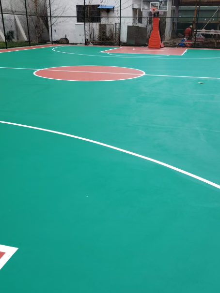 莲湖 球场长期使用易出现地面开裂